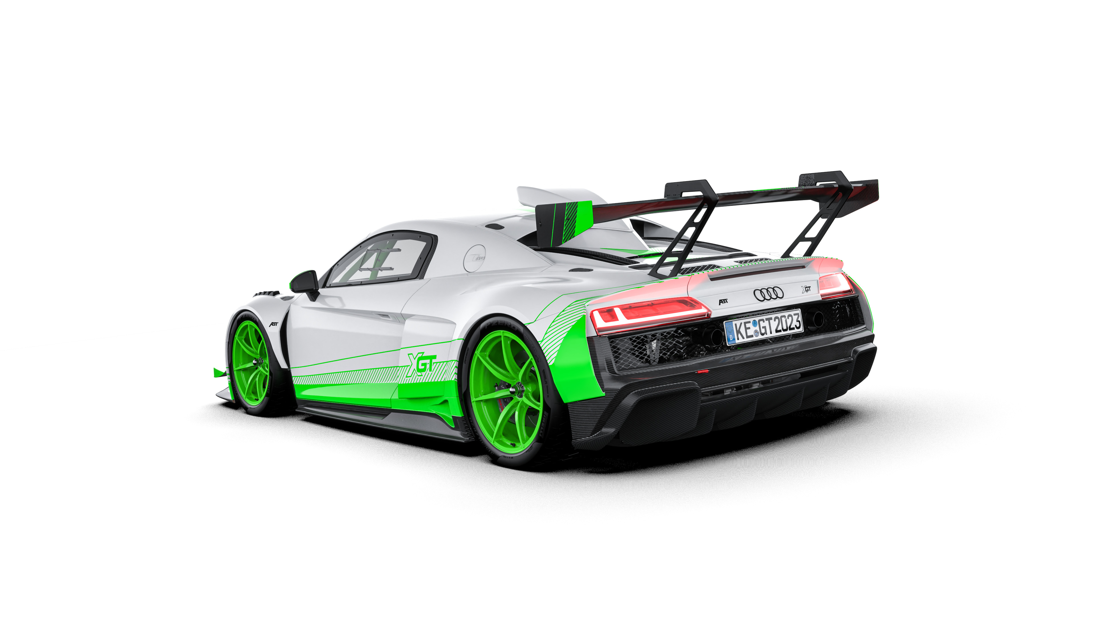weiß-grüner XGT aus der seitlichen Heckansicht