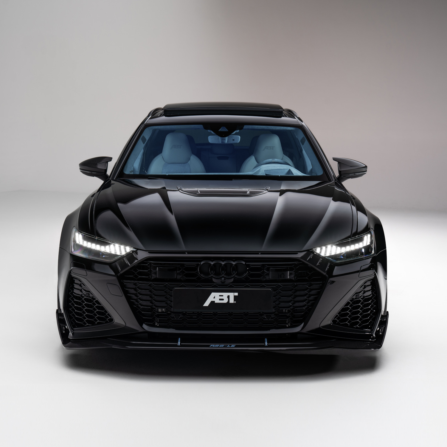 schwarzer RS6-LE aus der Frontansicht