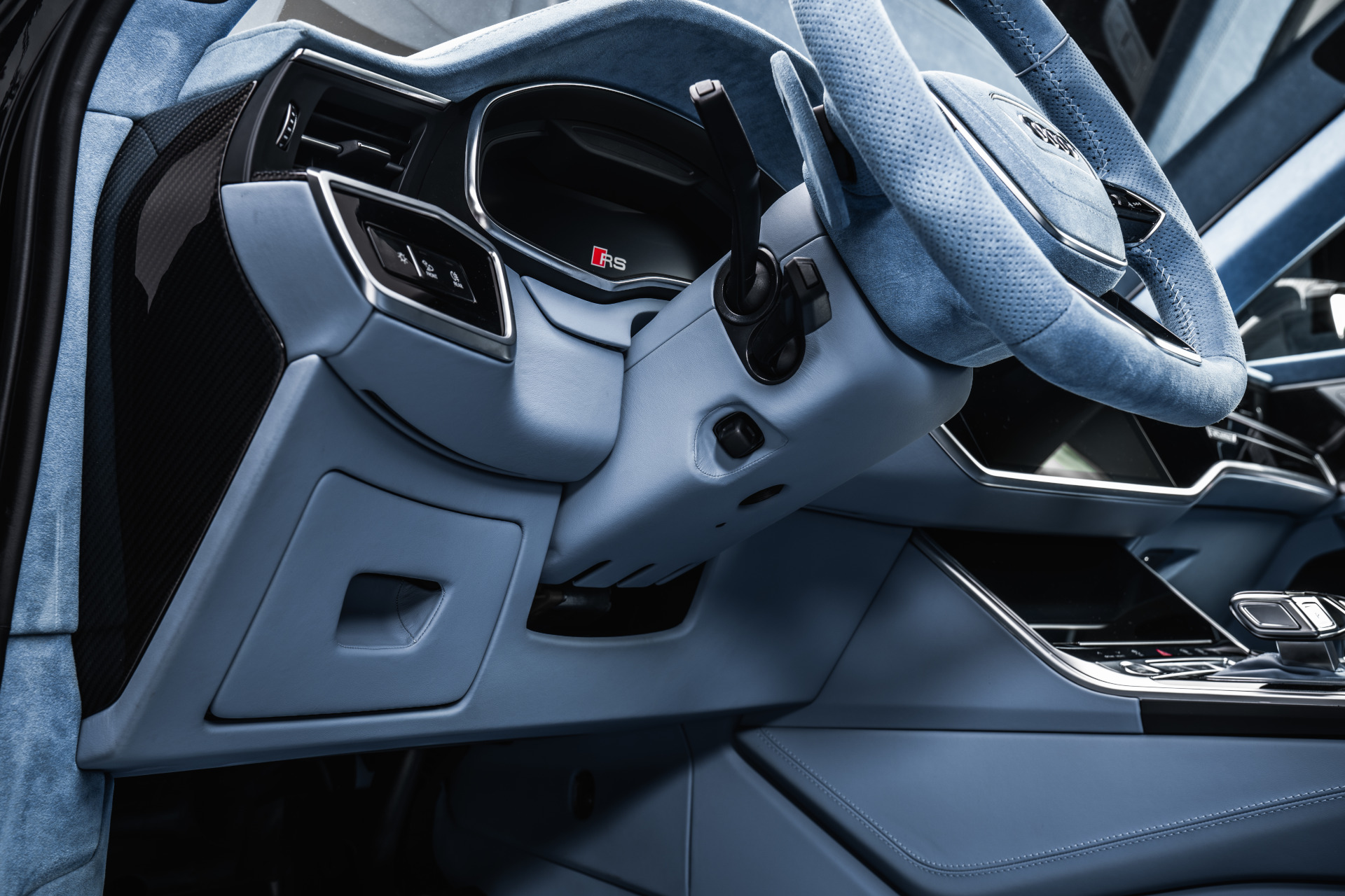 Nahaufnahme blaue Lenksäule 