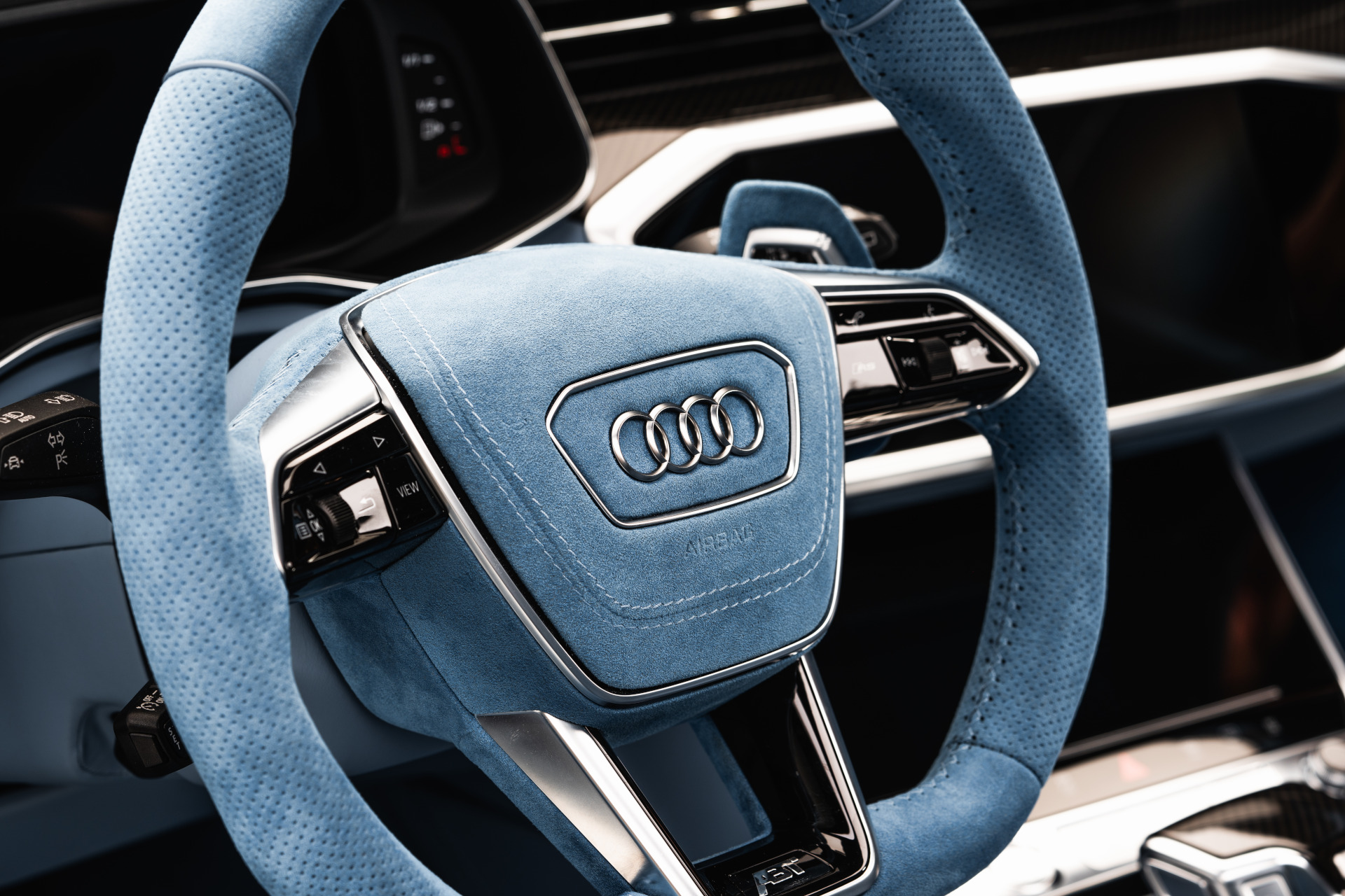 Nahaufnahme blaues Lenkrad