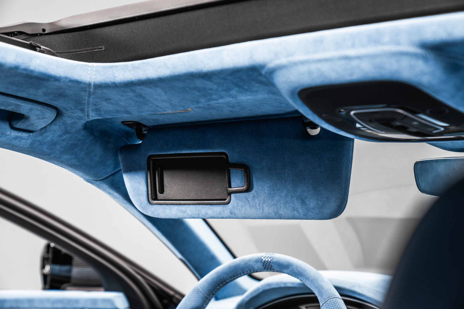 Nahaufnahme blaue Sonnenblende