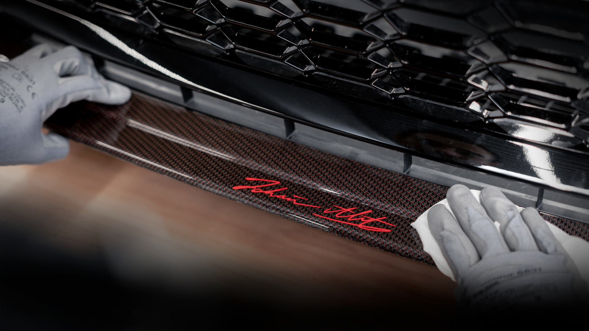 Blick auf die Aufbereitung der Frontlippe einer Johann Abt Edition