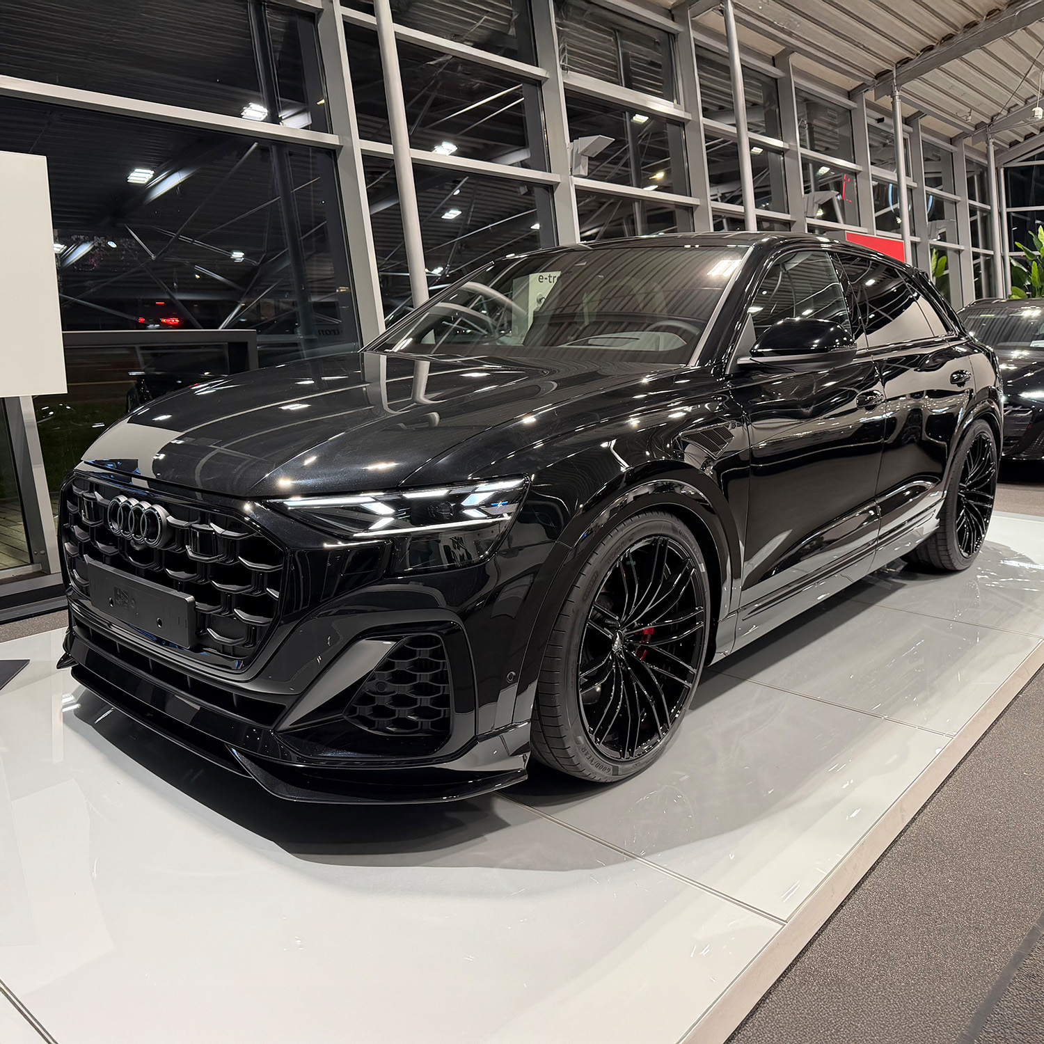 ABT SQ8 TFSI - Mythosschwarz Metallic